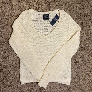 ABERCROMBIE AND FITCH SWEATER